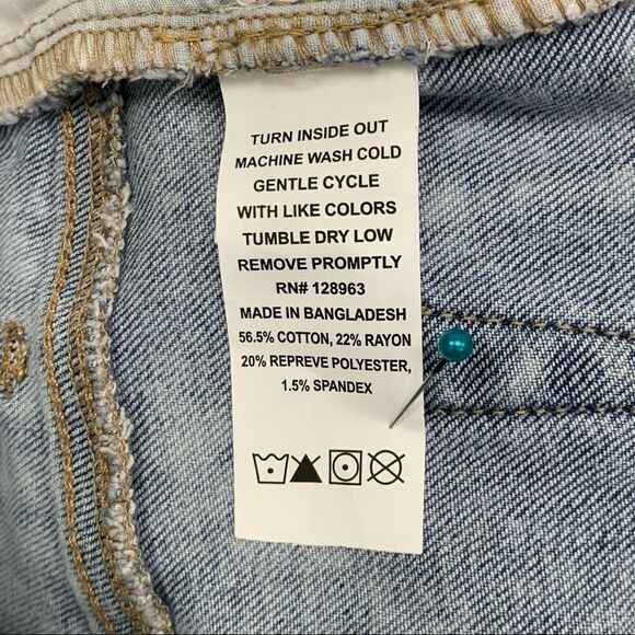 Indigo Rein Recycled Juniors Acid Wash Distressed Denim Bermuda Shorts, Sz 1/24 - Picture 5 of 14